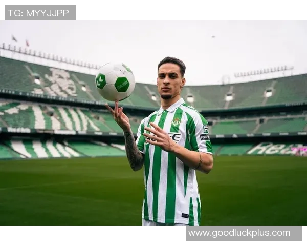 昔日足球明星退役后生活困顿揭示体育光环背后的真实故事